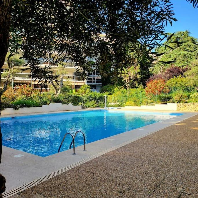 Grand Studio Localisation Ideale Antibes Luaran gambar