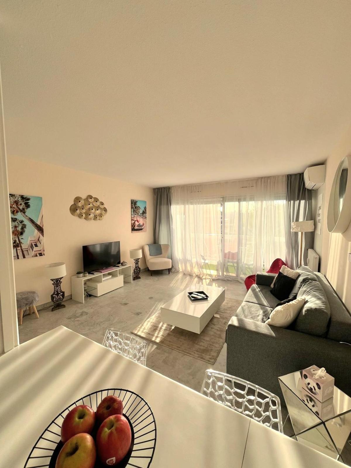 Grand Studio Localisation Ideale Antibes Luaran gambar